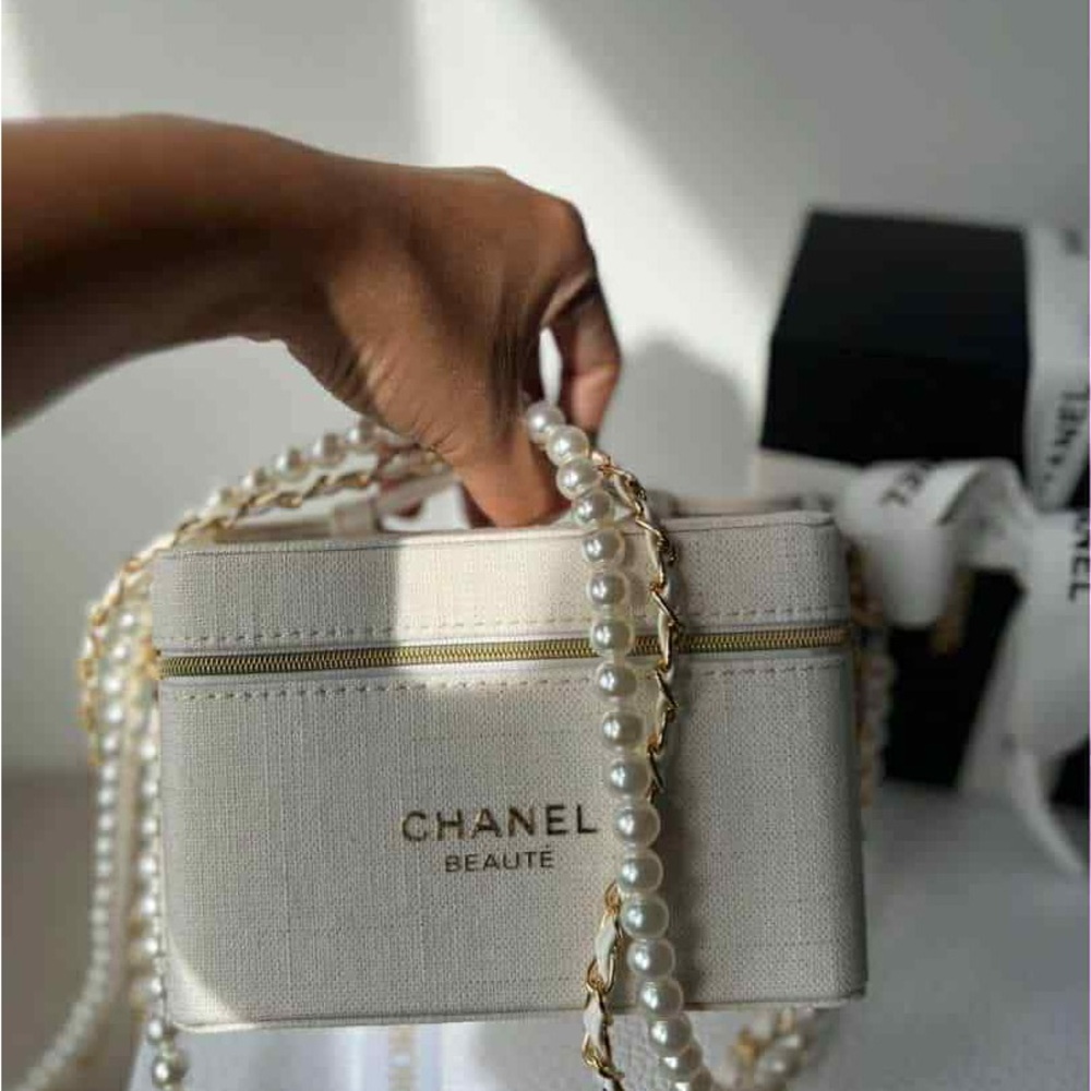 GWP CHANEL Beauté Cream Bag with Unbranded Pearl and Gold Chain & BOX